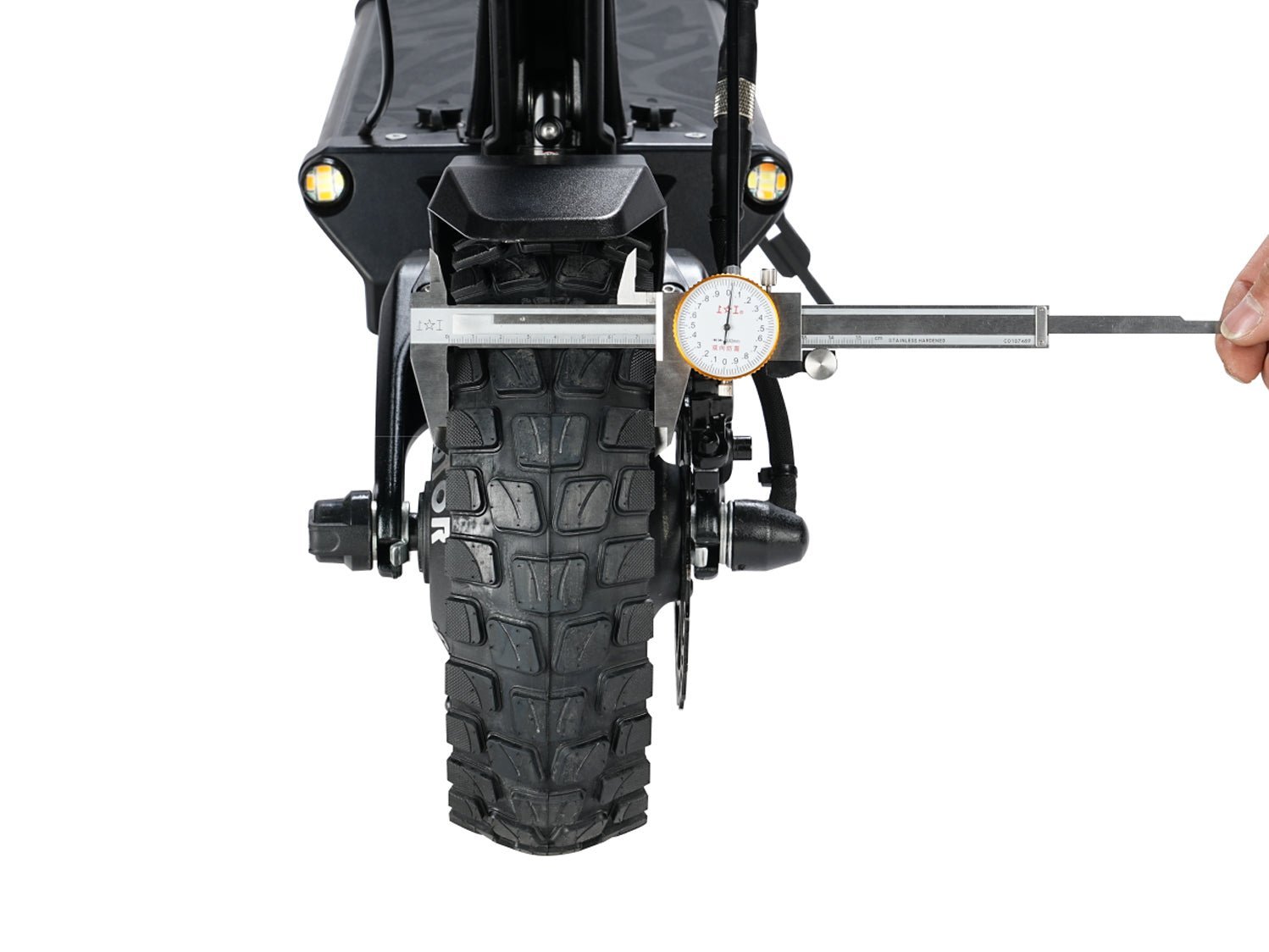 Hiley Tiger 10 GTR electric scooter - Close-up of air-filled tire for shock absorption,Trottinette électrique Hiley Tiger 10 GTR - Gros plan sur le pneu gonflé pour l'absorption des chocs